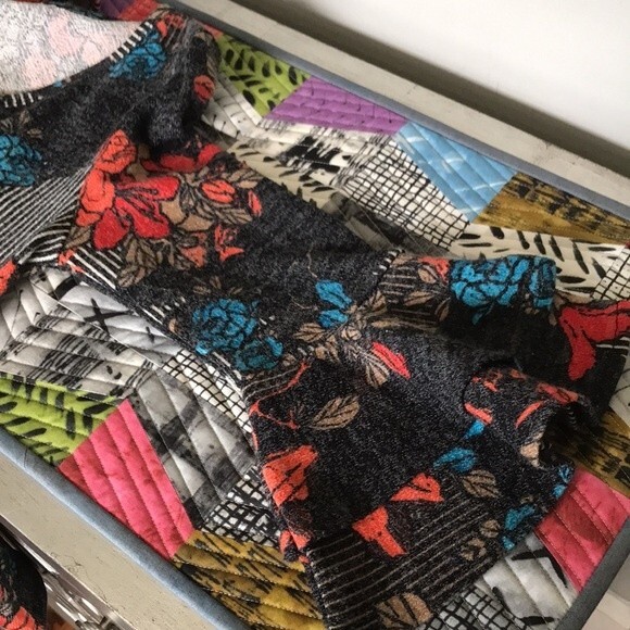 Aryeh Floral Bell Sleeve Sweater sz Small - Picture 9 of 14